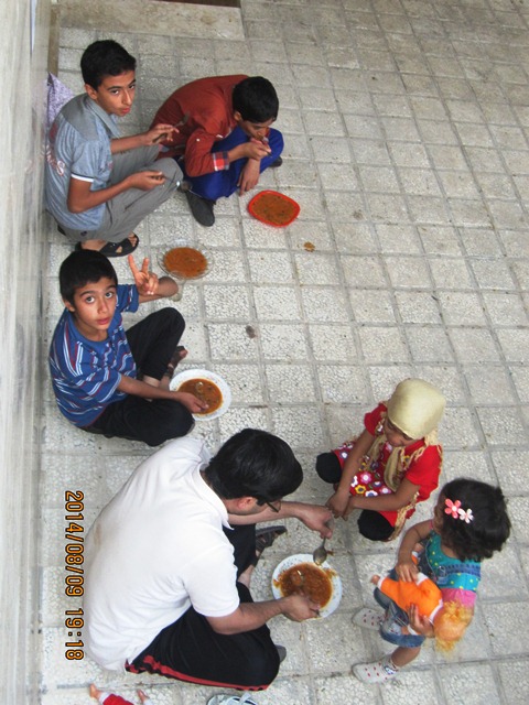 حسینیه آل یاسین - صرف غذا
